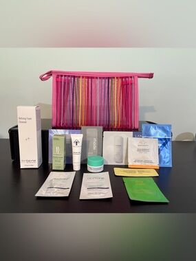 😊 NWT Luxe Skincare Bundle and Bag 😊